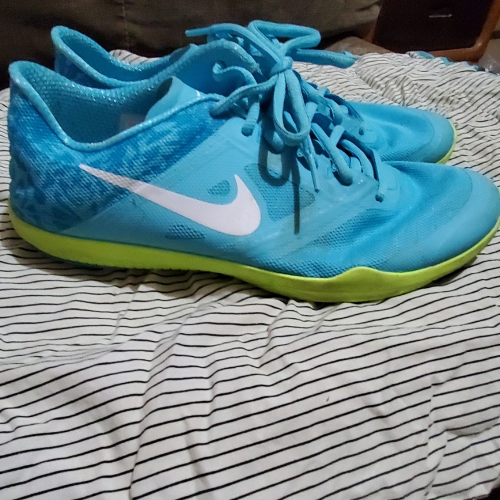 Nike tennis shoes